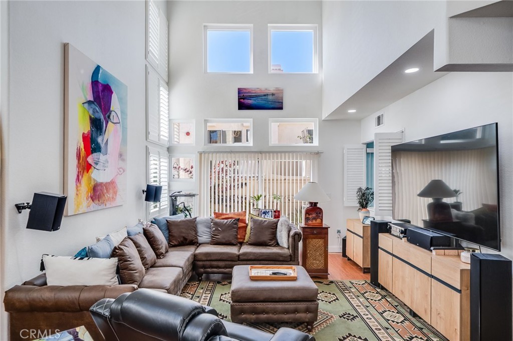 Soaring ceilings - 423 Via Presa, San Clemente CA 92672 - photo 13