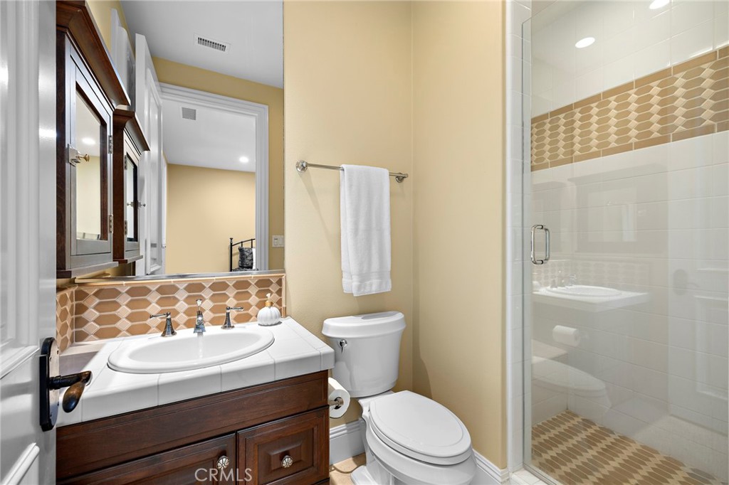 Downstairs Ensuite Bathroom. - 45 Via Conocido, San Clemente CA 92673 - photo 16