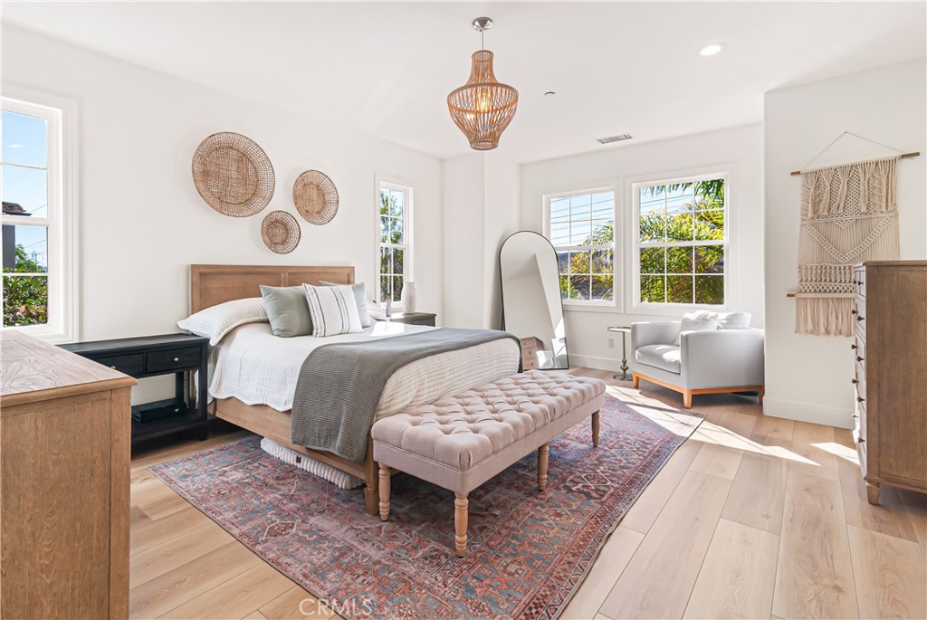 Spacious primary bedroom - 5 Corte La Cereza, San Clemente CA 92673 - photo 17