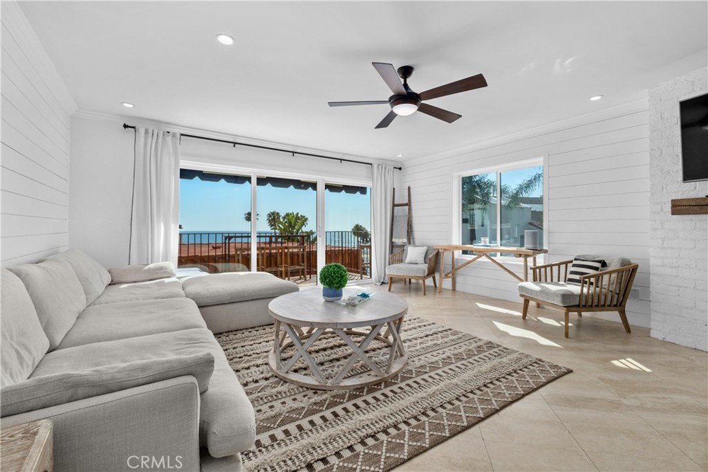 515 Monterey R4, San Clemente CA 92672 - photo 2
