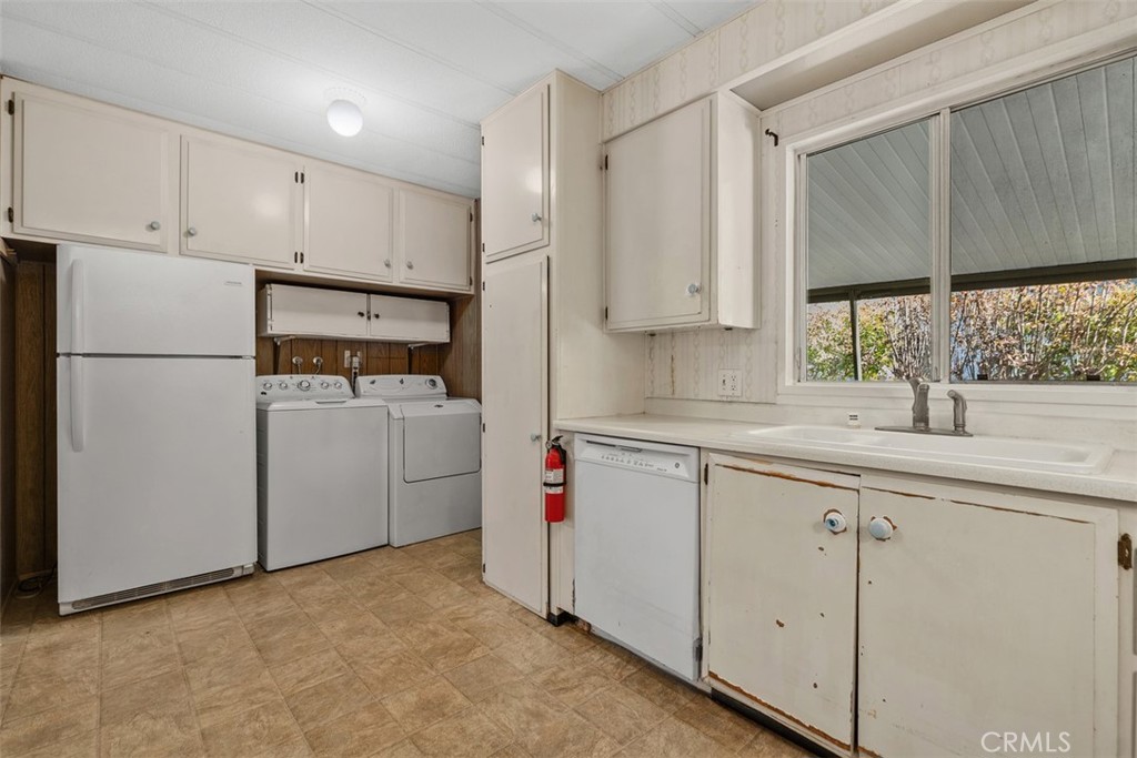 Kitchen/Laundry - 69 Mira Collado, San Clemente CA 92673 - photo 12