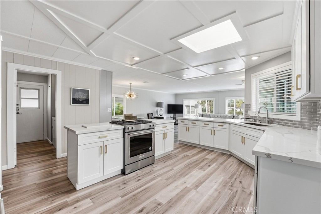 74 Mira Adelante, San Clemente CA 92673 - photo 10