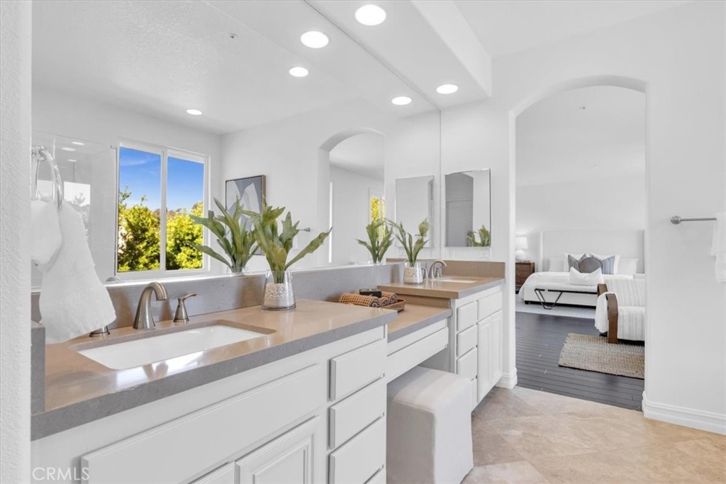 Dual vanities in primary bathroom - 808 Carnaros, San Clemente CA 92672 - photo 30