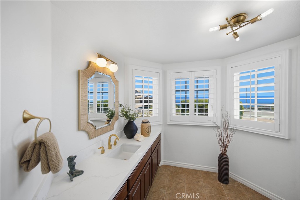 Powder Room. - 880 Avenida Acapulco, San Clemente CA 92672 - photo 44
