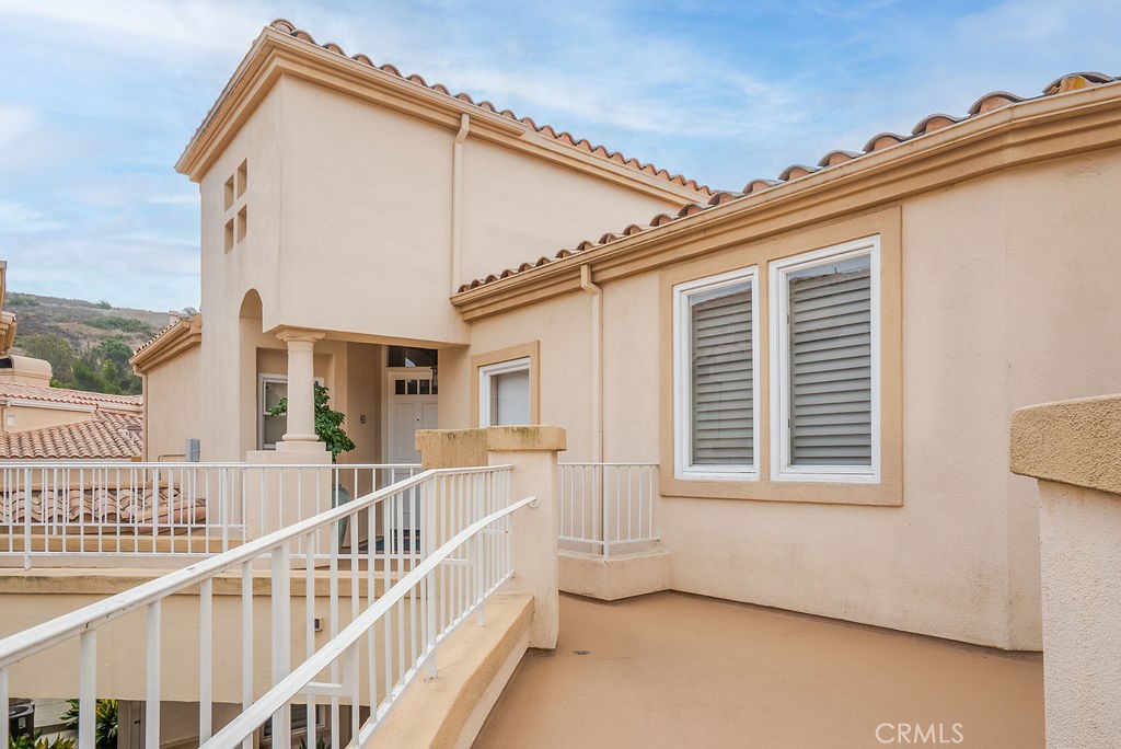 End Unit Top Level Location with no steps to entry. - 22 Plaza Caloroso, San Juan Capistrano CA 92675 - photo 2