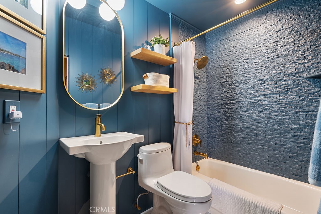Guest Bathroom - 22 Plaza Caloroso, San Juan Capistrano CA 92675 - photo 26