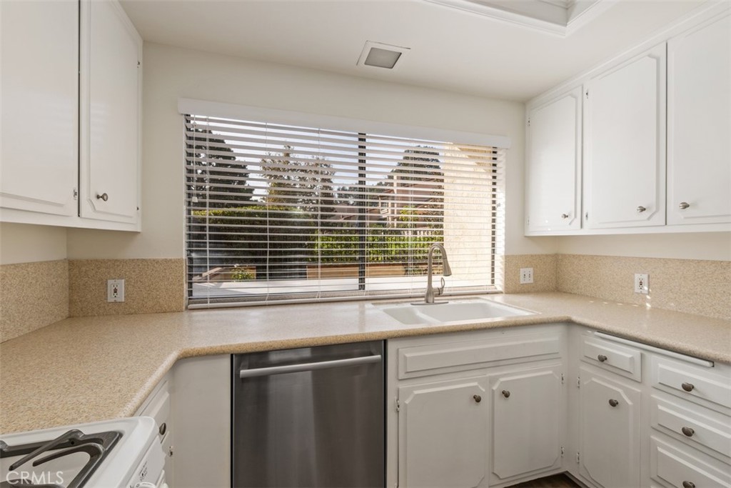25572 Spinnaker Drive, San Juan Capistrano CA 92675 - photo 12