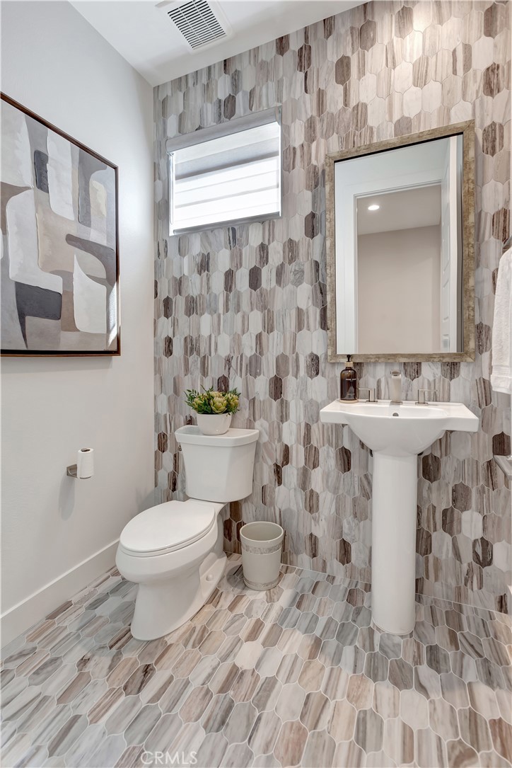 First floor powder room - 26308 Paseo Sillin, San Juan Capistrano CA 92675 - photo 15