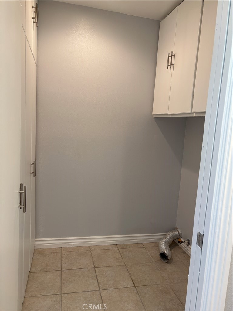 Laundry room with plenty of storage space - 27111 Capote De Paseo C, San Juan Capistrano CA 92675 - photo 21