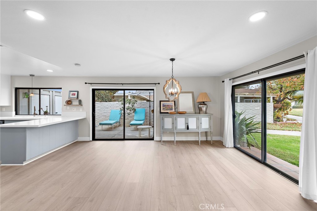Large kitchen bar opens up to Dining Area. - 27232 Paseo Burladero B, San Juan Capistrano CA 92675 - photo 7