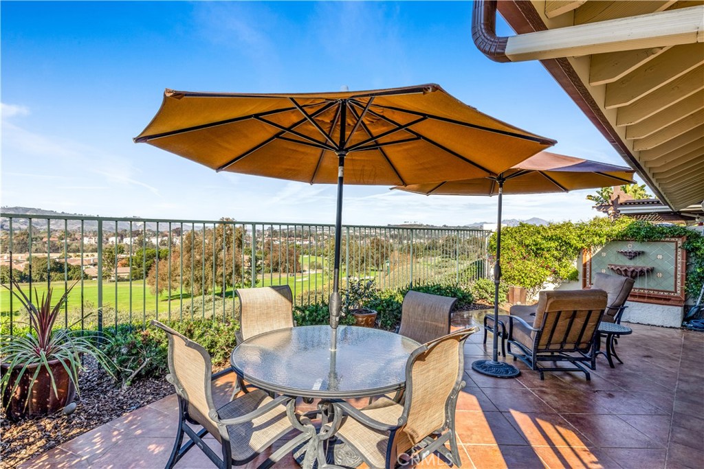 Welcome to 27313 Via Capri. A Meticulously Maintained 3 bedroom/2 bathroom + loft residence that lives like a SINGLE LEV - 27313 Via Capri, San Juan Capistrano CA 92675 - photo 1