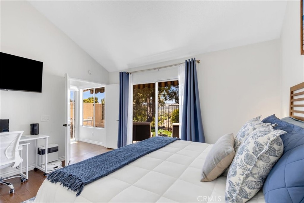 Primary suite includes private access to the backyard. - 27355 Paseo Laguna, San Juan Capistrano CA 92675 - photo 22
