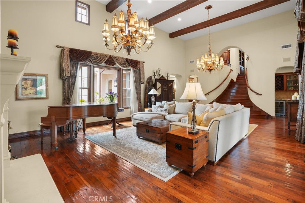 Spacious great room offering seamless indoor-outdoor flow, abundant natural light, and timeless finishes throughout. - 27532 Calle De La Rosa, San Juan Capistrano CA 92675 - photo 6