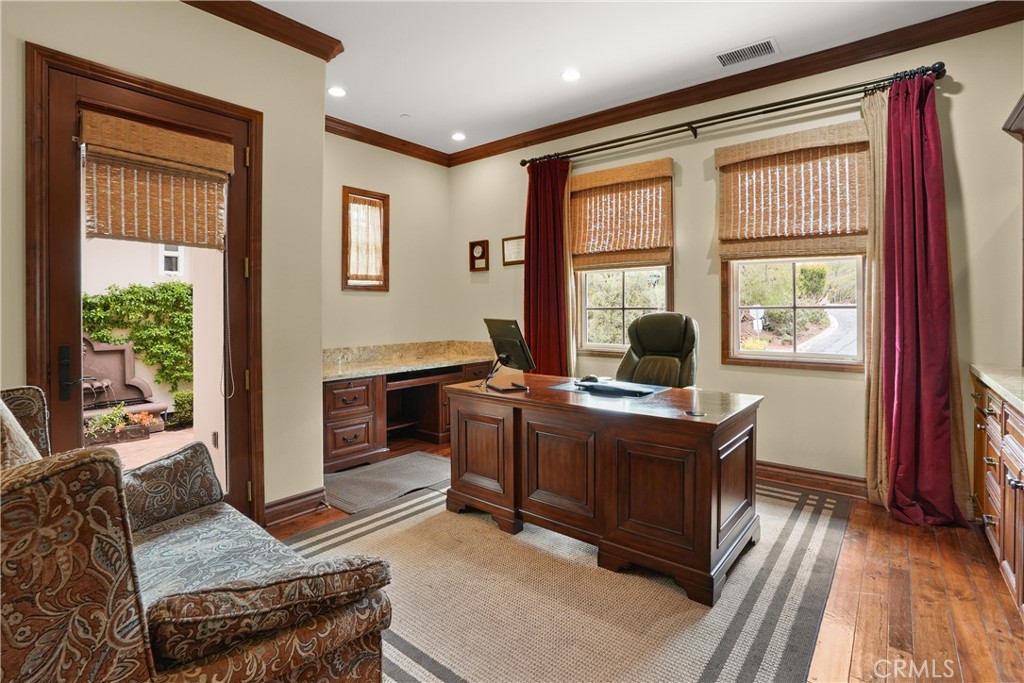 Dedicated office offering custom built-in cabinetry, generous workspace, and seamless access to the gated courtyard. - 27532 Calle De La Rosa, San Juan Capistrano CA 92675 - photo 15