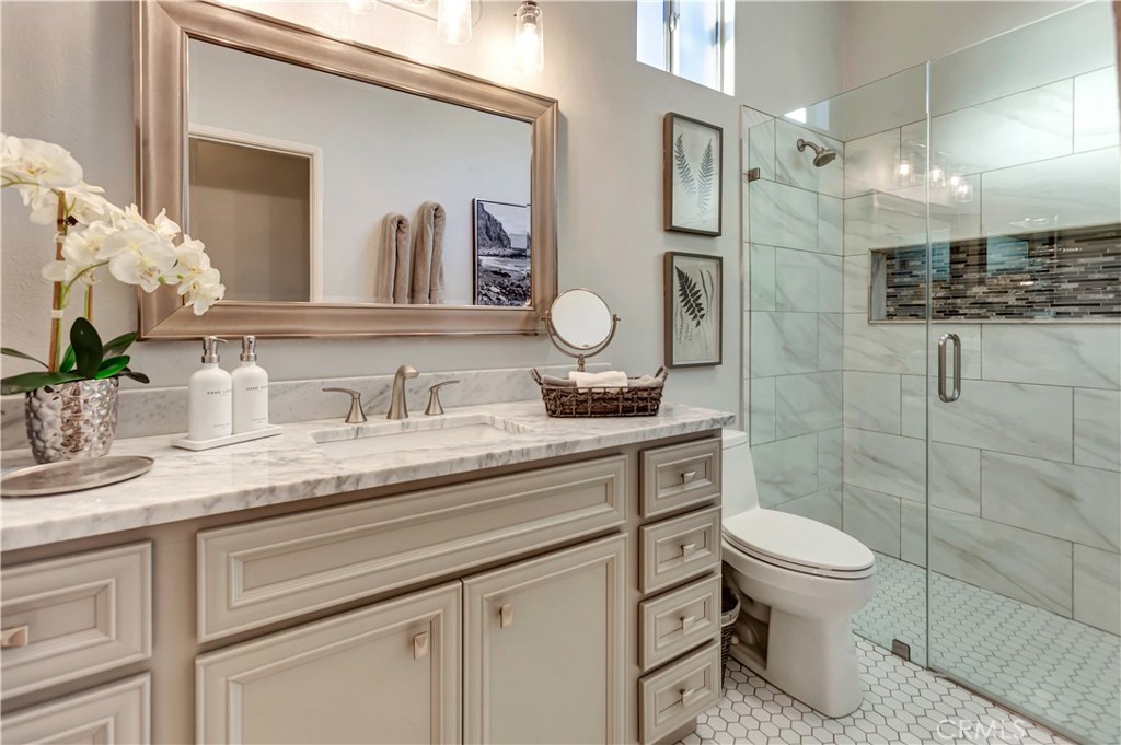 Upstairs hall bath - Remodeled too! - 27941 Via De Costa, San Juan Capistrano CA 92675 - photo 23