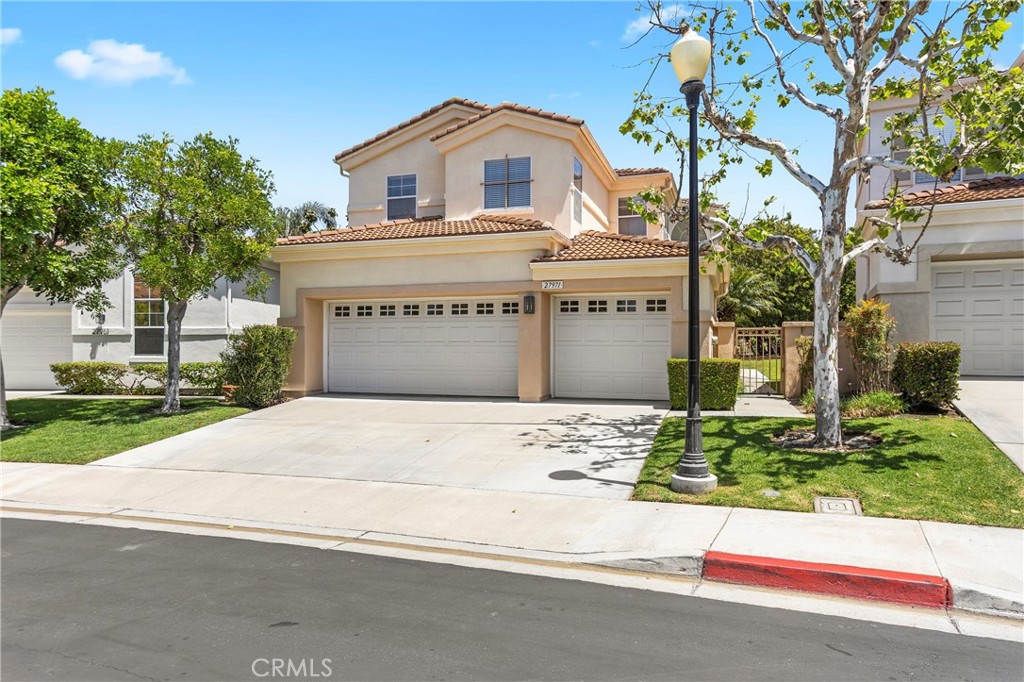 3-car garage and huge driveway - 27971 Via De Costa, San Juan Capistrano CA 92675 - photo 4