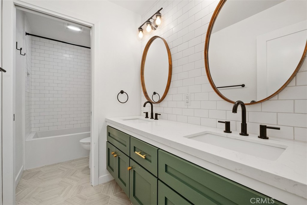 Up stairs bathroom - 28112 Via Rueda, San Juan Capistrano CA 92675 - photo 32