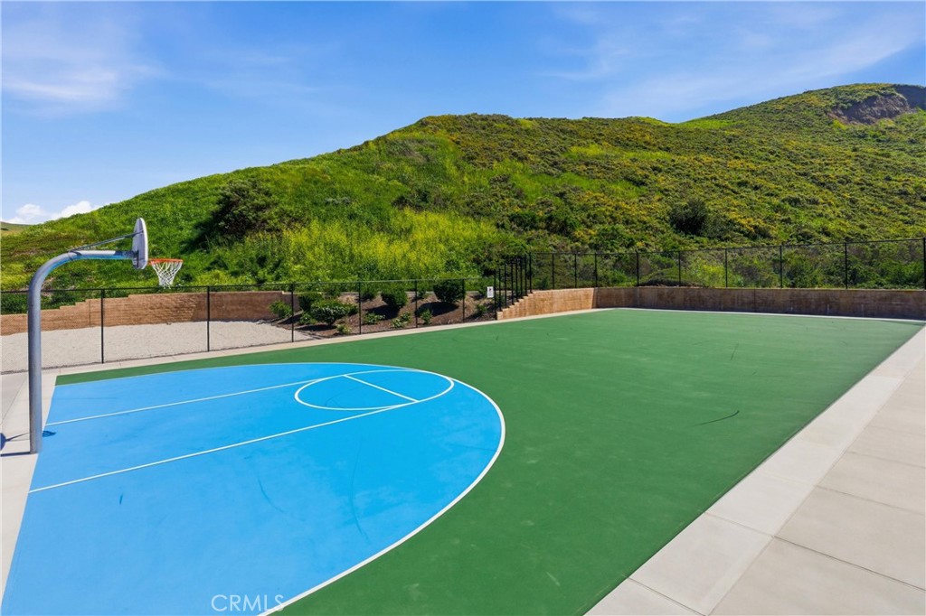 Community basketball court offering an additional outdoor recreation space. - 28242 Camino Del Rio, San Juan Capistrano CA 92675 - photo 47