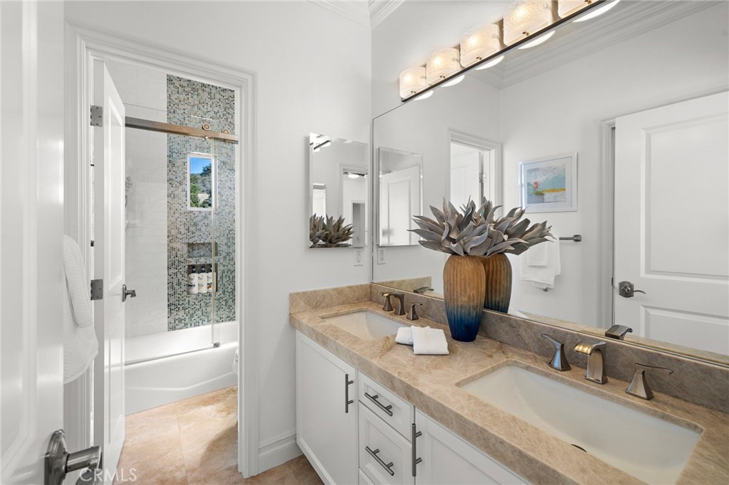 Upstairs Jack & Jill Bathroom - 28301 Oceana Del Mar, San Juan Capistrano CA 92675 - photo 53