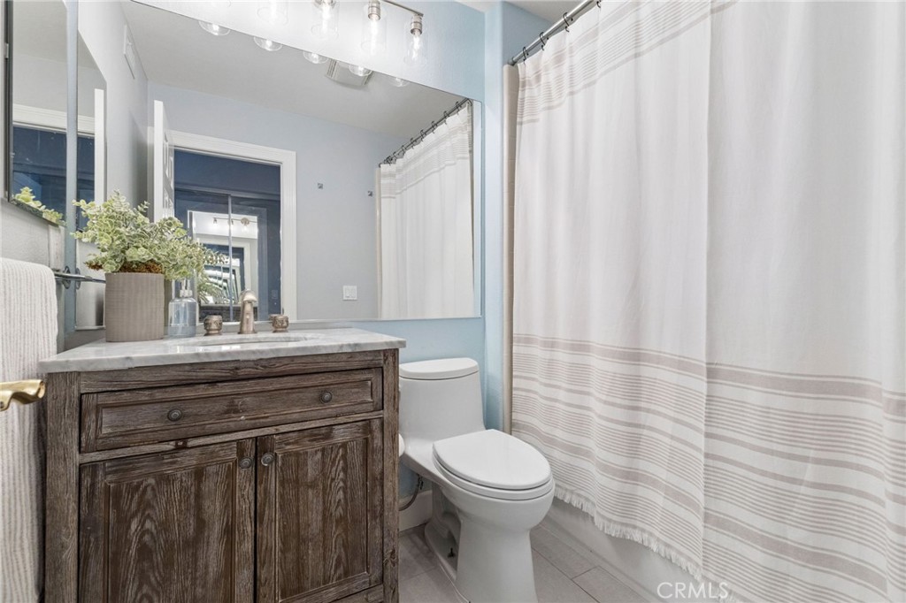 Main floor en suite bathroom - 28382 Calle Pinon, San Juan Capistrano CA 92675 - photo 29