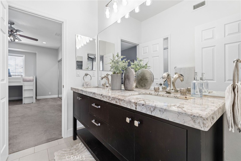 Beautiful jack-n-jill bathroom with custom faucets - 28382 Calle Pinon, San Juan Capistrano CA 92675 - photo 60
