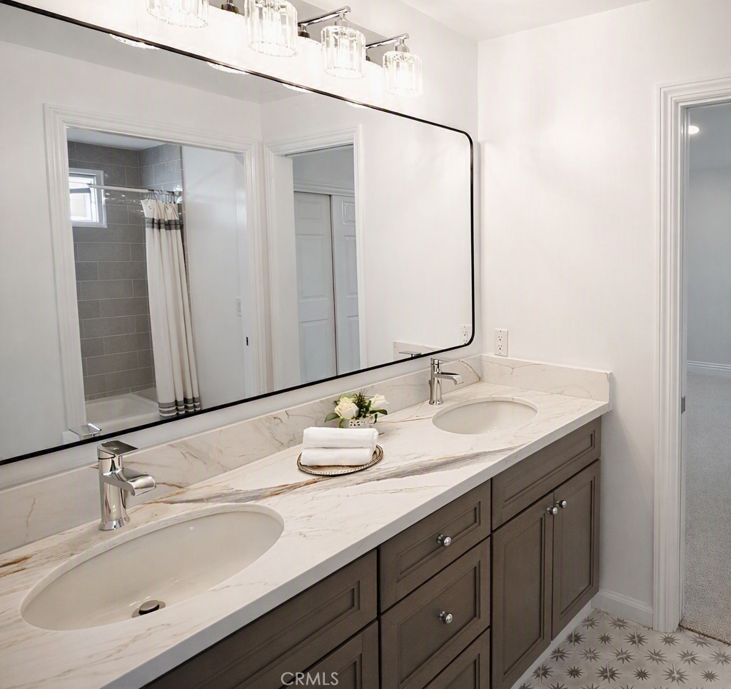 Upstairs guest bathroom - 29991 Saddleridge, San Juan Capistrano CA 92675 - photo 24
