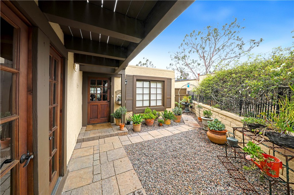 Passing the front Gate into the Courtyard - 31135 Via Santo Tomas, San Juan Capistrano CA 92675 - photo 3