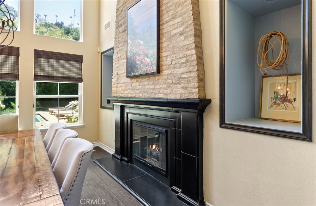 Formal dining room with fireplace - 31201 Old San Juan Road, San Juan Capistrano CA 92675 - photo 17
