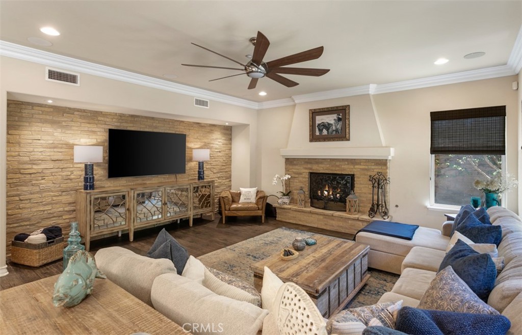 Family room with fireplace and beverage station - 31201 Old San Juan Road, San Juan Capistrano CA 92675 - photo 20