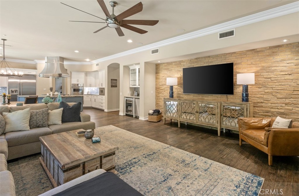 Large great room with fireplace - 31201 Old San Juan Road, San Juan Capistrano CA 92675 - photo 21