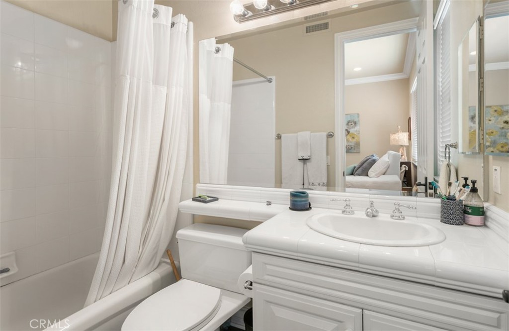 Onsuite bath in main level guest room - 31201 Old San Juan Road, San Juan Capistrano CA 92675 - photo 48