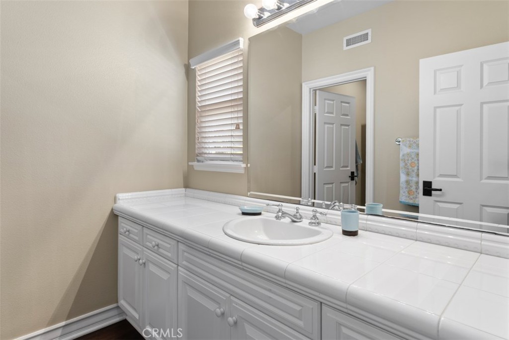 Shared upstairs bathroom - 31201 Old San Juan Road, San Juan Capistrano CA 92675 - photo 49