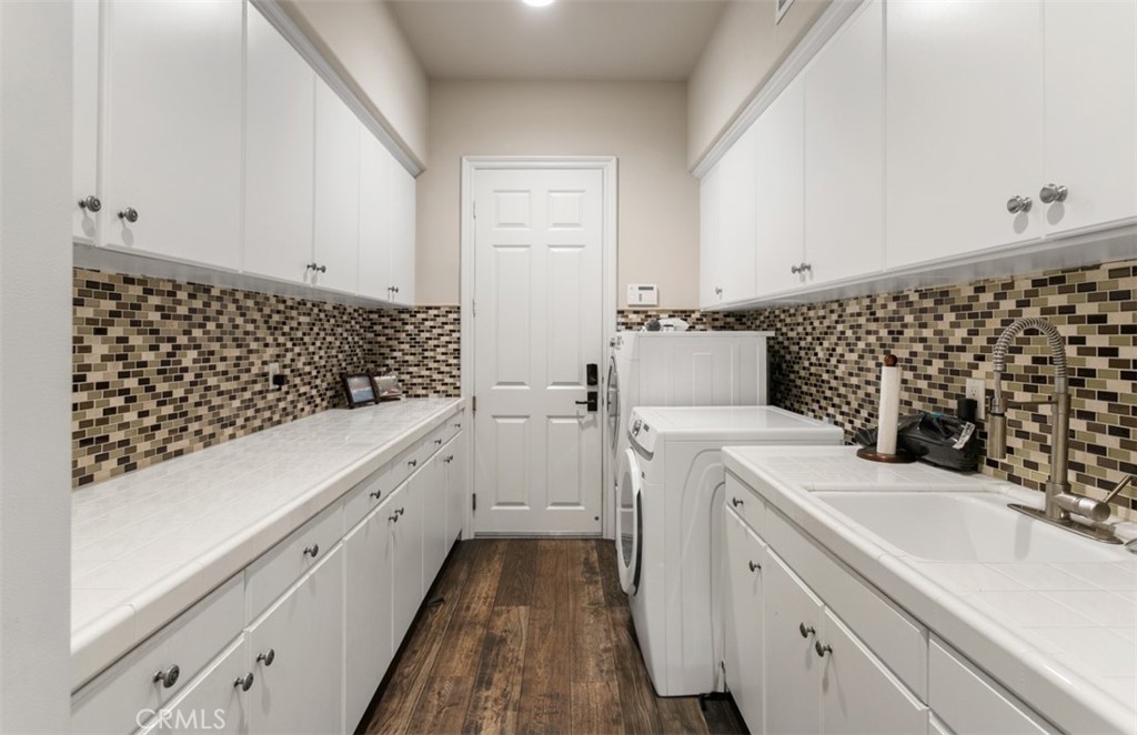 Laundry with sink and ample storage - 31201 Old San Juan Road, San Juan Capistrano CA 92675 - photo 50