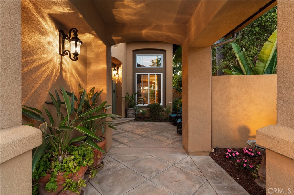 Welcoming covered entry with an inviting courtyard setting - 31251 Calle Bolero, San Juan Capistrano CA 92675 - photo 3