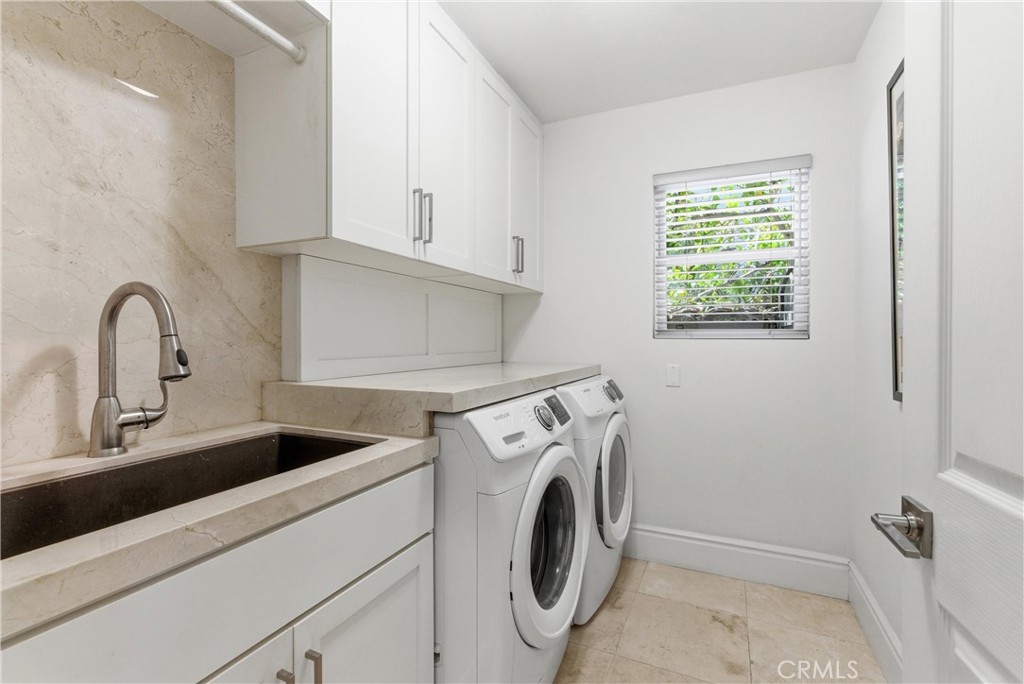 Spacious laundry room with sink - 31251 Calle Bolero, San Juan Capistrano CA 92675 - photo 21