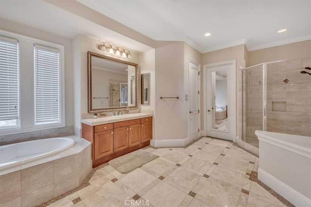 Primary Bath includes two separate vanities with wash basins, a soaking tub and separate shower with double shower heads - 31378 Juliana Farms Road, San Juan Capistrano CA 92675 - photo 33