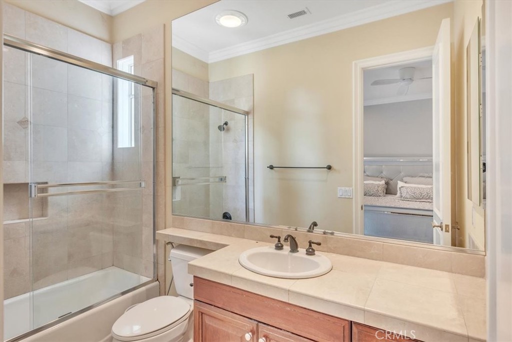 Secondary bedroom full bath - 31378 Juliana Farms Road, San Juan Capistrano CA 92675 - photo 41