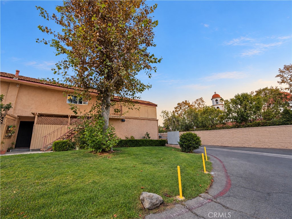 End unit with large grassy area - 31608 Los Rios, San Juan Capistrano CA 92675 - photo 15