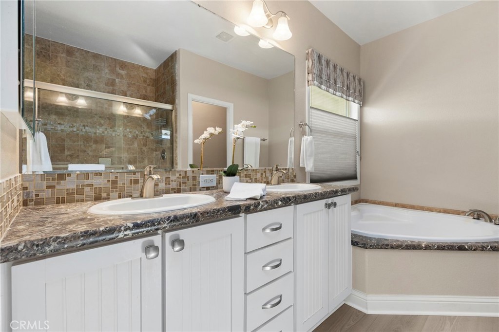 Dual sinks in primary bath - 32302 Alipaz 292, San Juan Capistrano CA 92675 - photo 17