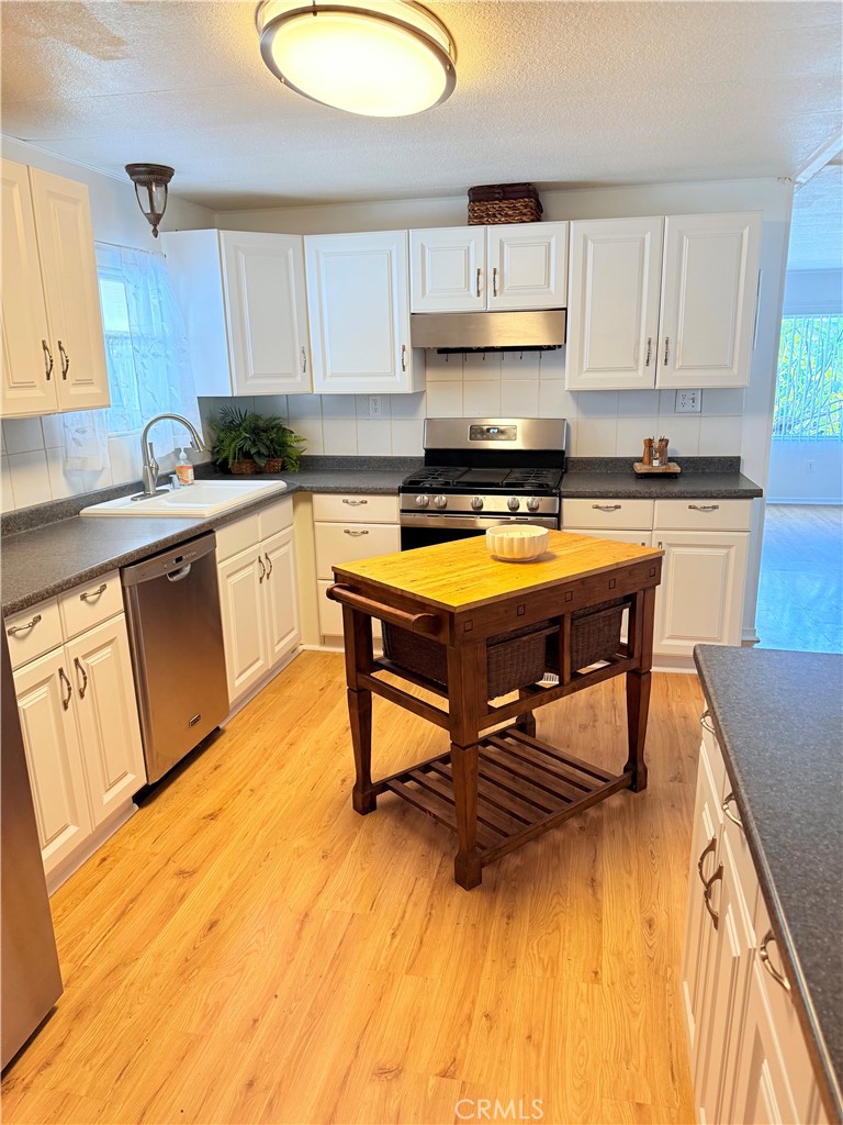 Kitchen with Island - 32302 Alipaz 92, San Juan Capistrano CA 92675 - photo 5