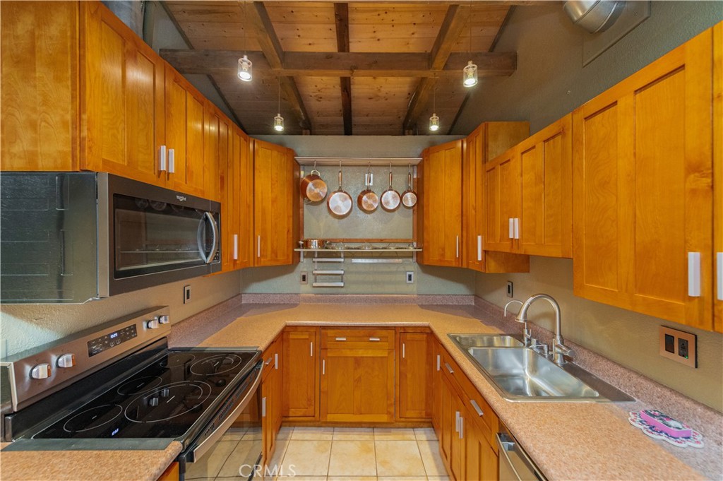 Kitchen 4 - 1000 W Macarthur Boulevard 13, Santa Ana CA 92707 - photo 1