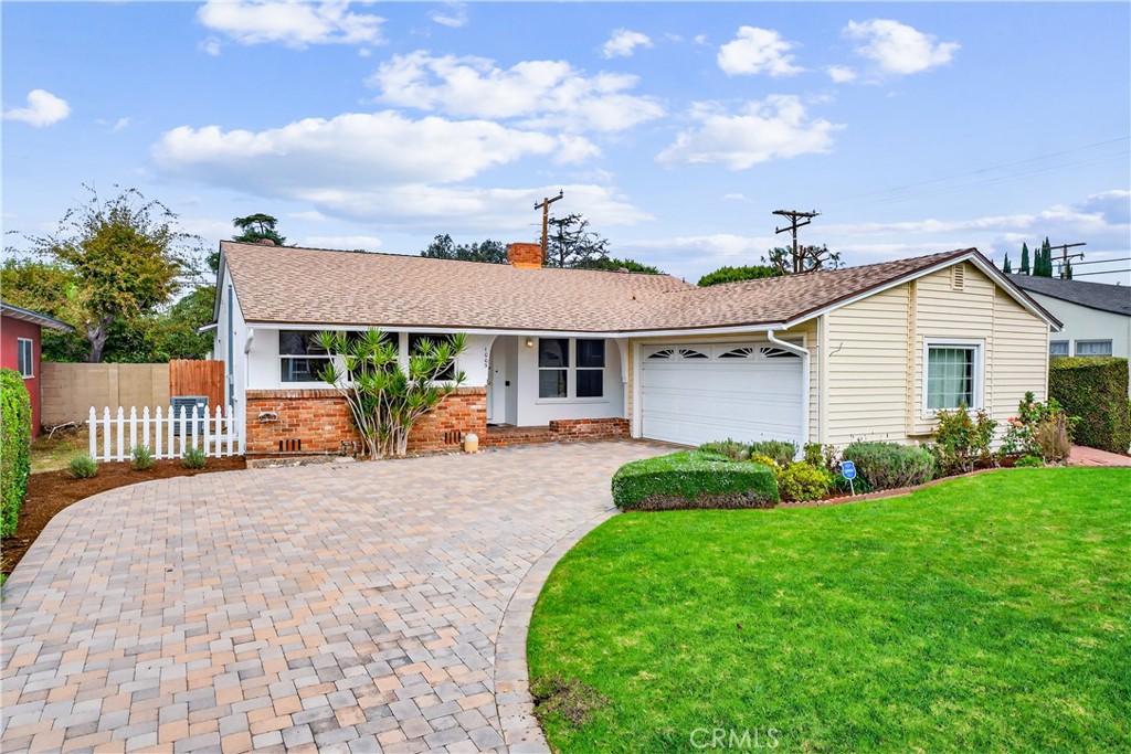 Front shot of the house - 1005 W 20th, Santa Ana CA 92706 - photo 1
