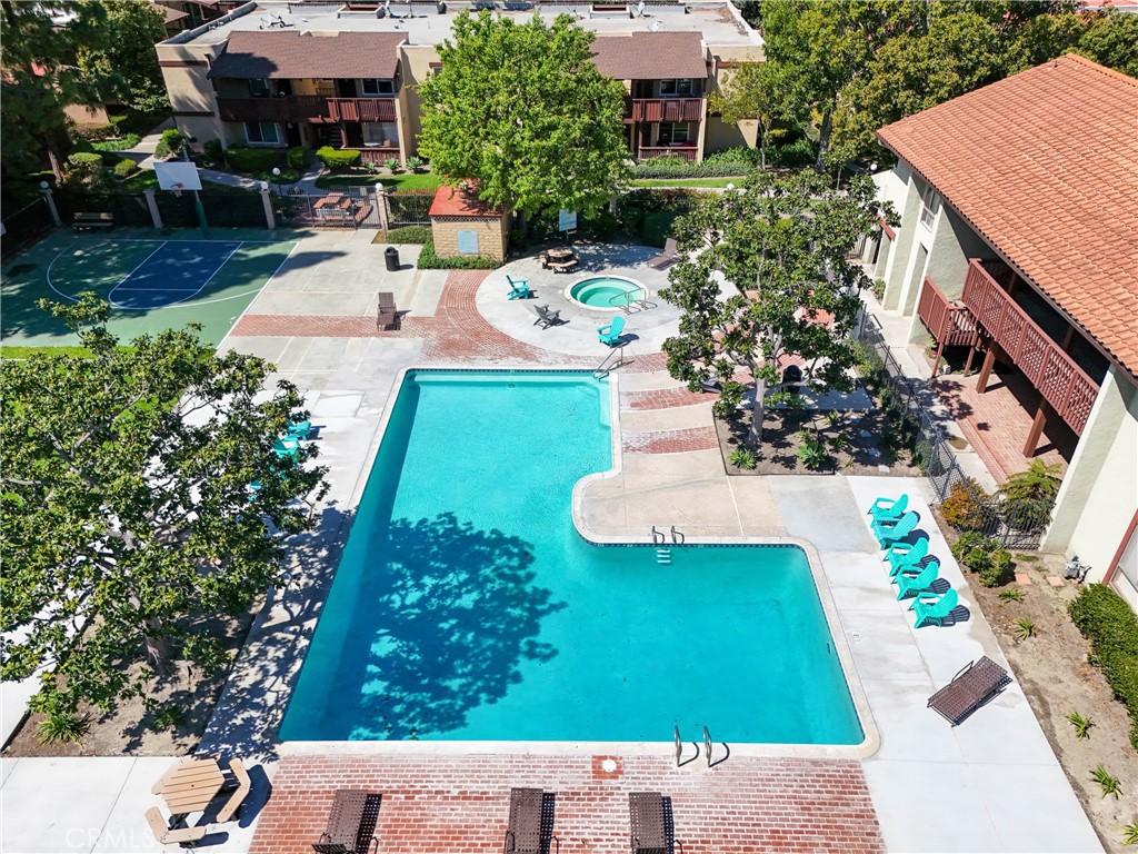 main pool area , five pool & spa areas - 1010 W Macarthur Boulevard 77, Santa Ana CA 92707 - photo 2