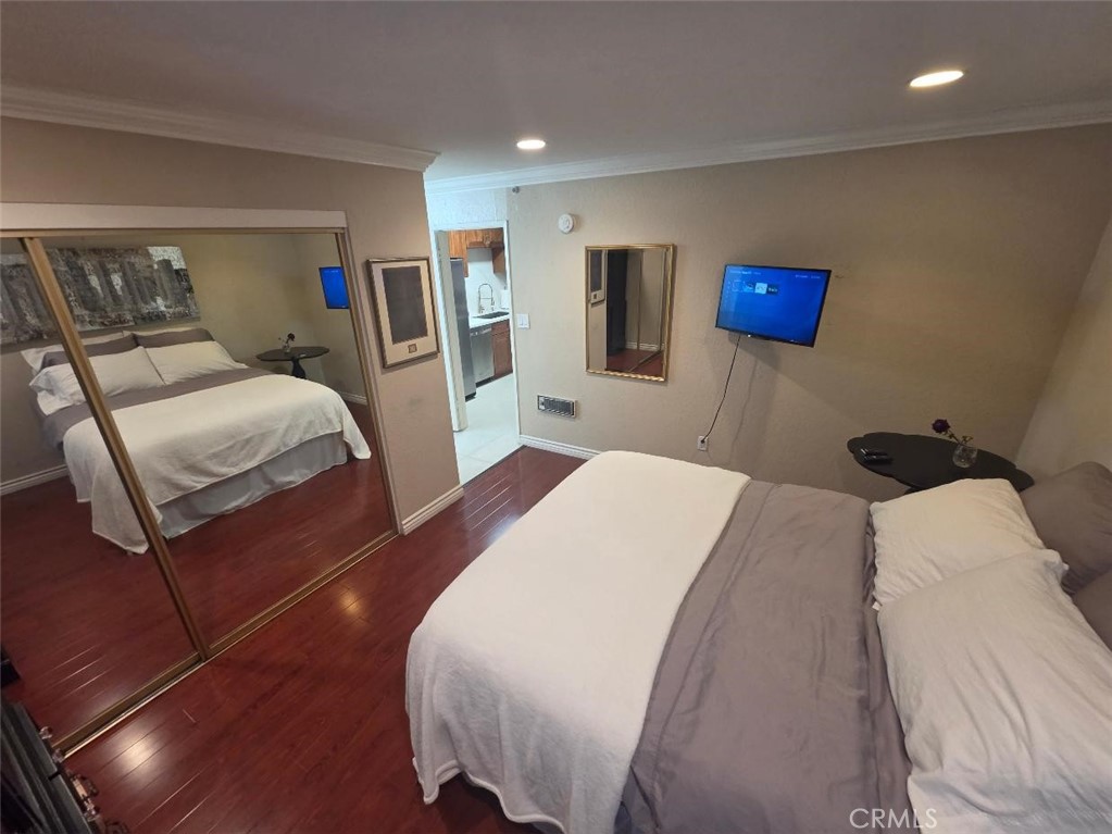 hardwood style flooring in bedroom - 1010 W Macarthur Boulevard 77, Santa Ana CA 92707 - photo 6