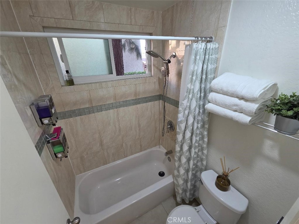 shower in tub has tiled walls - 1010 W Macarthur Boulevard 77, Santa Ana CA 92707 - photo 21