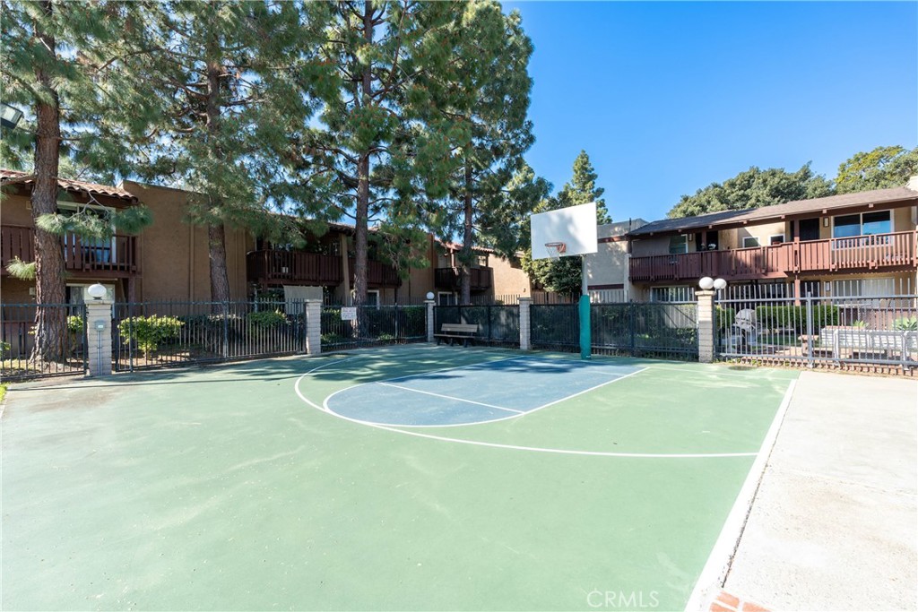 basketball court - 1010 W Macarthur Boulevard 77, Santa Ana CA 92707 - photo 36
