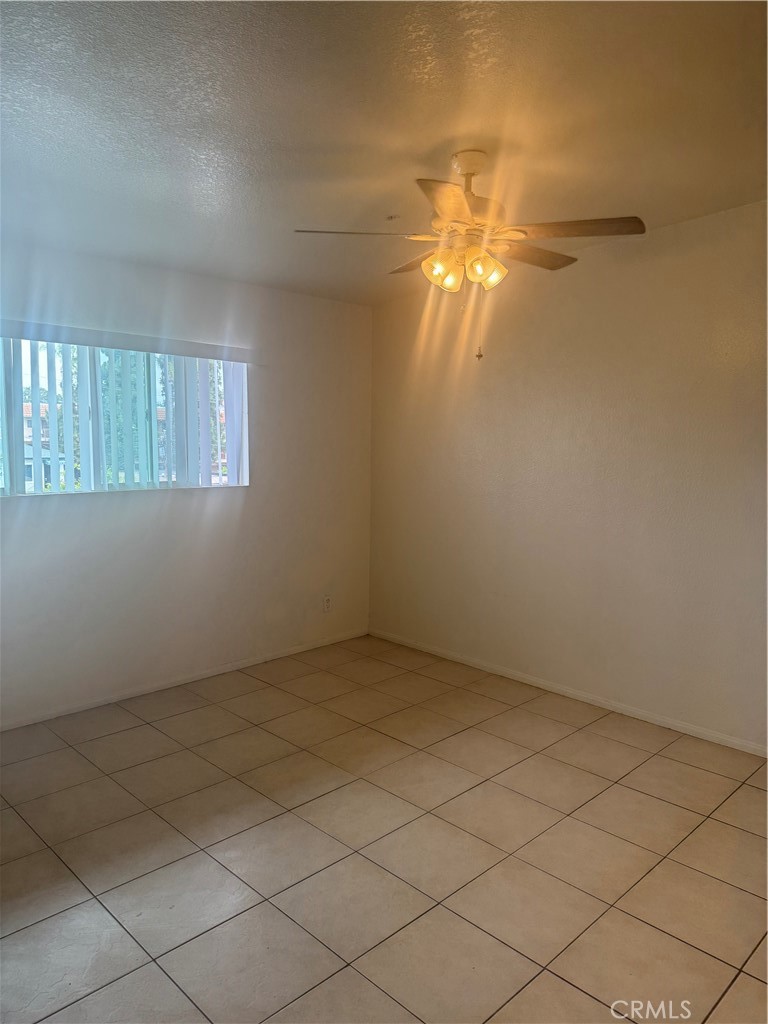 1015 N N Parton C, Santa Ana CA 92701 - photo 4