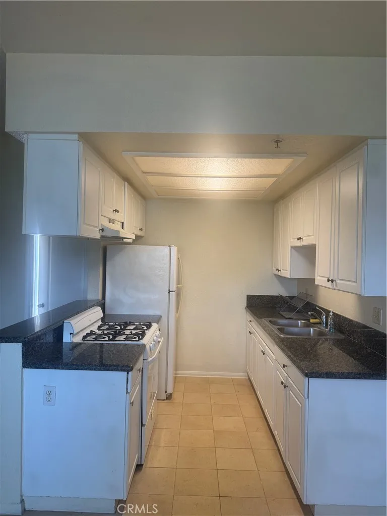 1015 N parton H, Santa Ana, CA 92701