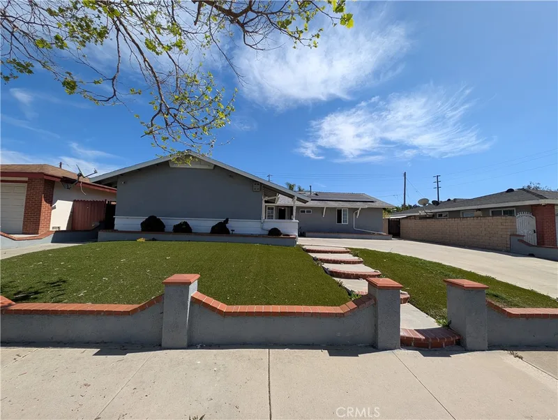 1019 S Shawnee Drive, Santa Ana, CA 92704
