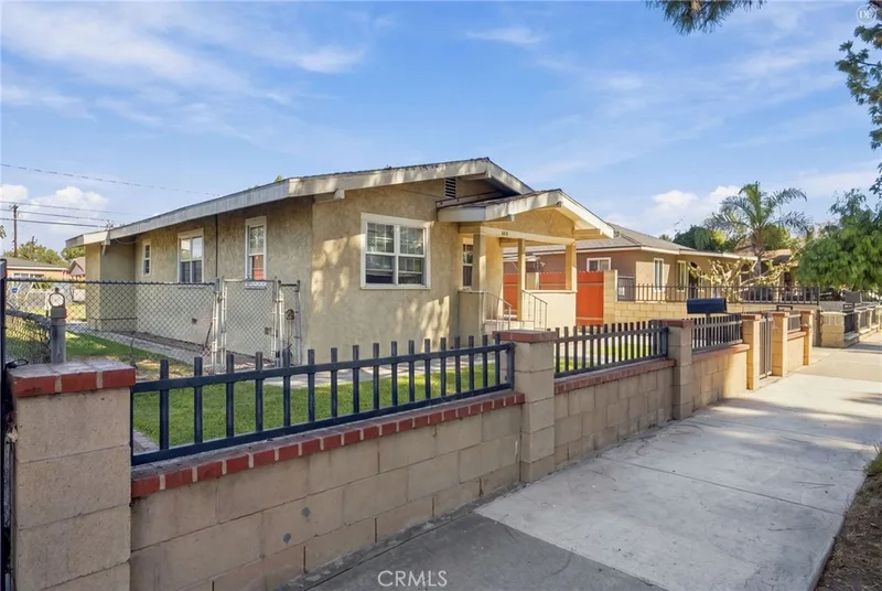 1019 W Pine Street, Santa Ana, CA 92703